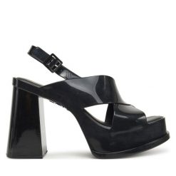 Sandały Melissa. Czarne sandały damskie Melissa, bez wzorów, bez obcasa, na słupku. Za 319.99 zł.