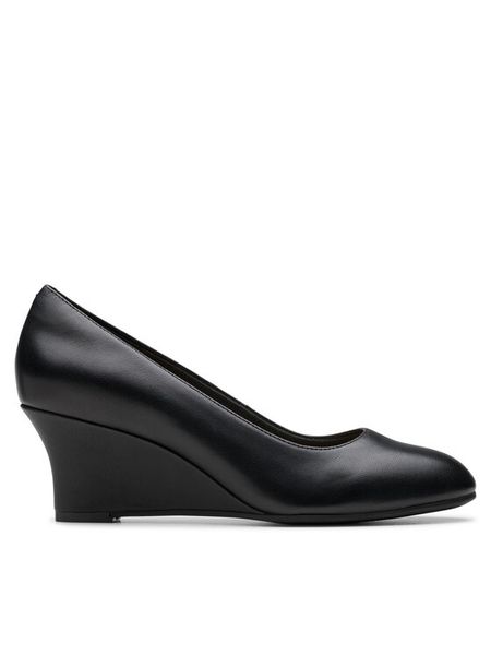 Clarks Półbuty Olivette Pearl 26180043 Czarny. Czarne półbuty damskie Clarks, bez wzorów, ze skóry, bez obcasa, na koturnie. Za 259.99 zł.