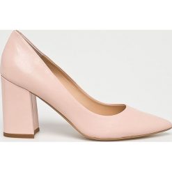 Solo Femme - Czółenka. Czerwone czółenka damskie Solo Femme, bez wzorów, z materiału, bez obcasa, na obcasie. W wyprzedaży za 239.90 zł.