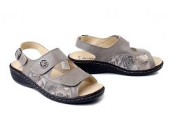 DR. BRINKMANN 710282-08 beige, sandały damskie. Brązowe sandały damskie Dr. Brinkmann, bez wzorów, ze skóry, bez obcasa. Za 314.41 zł.