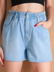 Szorty jeansowe paperbag - niebieski. Niebieskie szorty damskie Sinsay, bez wzorów, z jeansu. W wyprzedaży za 29.99 zł.
