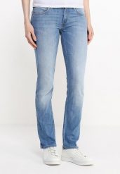 SPODNIE DAMSKIE LEE JADE BRIGHT BLUE L331PFJZ. Niebieskie spodnie materiałowe damskie Lee, bez wzorów, z denimu. W wyprzedaży za 69.99 zł.
