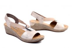 RIEKER 624H6-60 beige, sandały damskie. Brązowe sandały damskie Rieker, bez wzorów, z gumy, bez obcasa, na koturnie. Za 231.92 zł.
