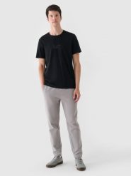 4F T-shirt regular z nadrukiem męski - czarny L. Czarne t-shirty męskie 4f, l, bez wzorów, z bawełny, bez kołnierzyka. W wyprzedaży za 29.99 zł.