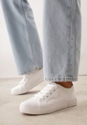 Białe Trampki VICES na Grubej Podeszwie z Tłoczeniami z Trójkątną Aplikacją Bolirea. Białe trampki i tenisówki damskie Born2be, z aplikacjami, z materiału. Za 69.99 zł.