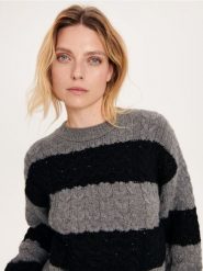 Sweter w warkoczowy splot - wielobarwny. Swetry klasyczne damskie Reserved, l, z dzianiny, bez kołnierzyka. W wyprzedaży za 29.99 zł.