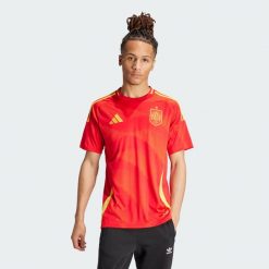 Koszulka Spain 24 Home. Czerwone t-shirty sportowe męskie Adidas, xl, z materiału, bez ramiączek, do piłki nożnej. Za 449.00 zł.