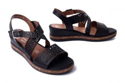 RIEKER REMONTE D3069-02 black, sandały damskie. Czarne sandały damskie Rieker Remonte, bez wzorów, ze skóry, bez obcasa, na koturnie. Za 349.90 zł.