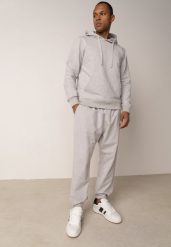 Szare Spodnie Dresowe z Bawełną ze Ściągaczami Hailise. Szare spodnie dresowe męskie Born2be, bez wzorów, z bawełny. Za 89.99 zł.