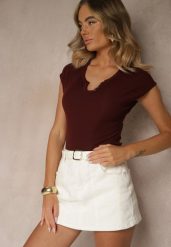 Bordowy Dopasowany T-shirt z Ozdobnymi Guziczkami i Wycięciem przy Dekolcie Benolla. Czerwone t-shirty damskie Renee, m, bez wzorów, z materiału, bez kołnierzyka. Za 44.99 zł.