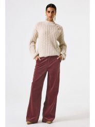 Garcia Spodnie sztruksowe w kolorze jasnobrązowym rozmiar: S. Brązowe spodnie materiałowe damskie Garcia, bez wzorów, ze sztruksu, z podwyższonym stanem. Za 195.99 zł.