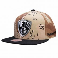 Czapka z daszkiem Mitchell & Ness NBA Brooklyn Nets Choco Camo -BNEYYPPPCAMO. Brązowe czapki męskie Mitchell & Ness, bez wzorów, sportowe. Za 89.00 zł.