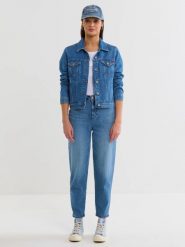 Kurtka damska jeansowa niebieska Jane 295. Niebieskie kurtki damskie Big Star, l, bez wzorów, z denimu, bez kaptura. W wyprzedaży za 249.99 zł.