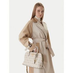 Torebka Guess. Torebki klasyczne damskie Guess, z aplikacjami, bez dodatków. Za 679.99 zł.