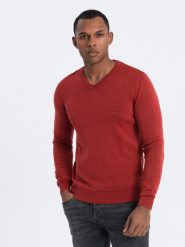 Sweter męski washowany z dekoltem w serek - czerwony V3 OM-SWOS-0108 - XXL. Czerwone swetry męskie Ombre Clothing, l, bez wzorów, z bawełny, bez kołnierzyka. W wyprzedaży za 59.99 zł.