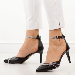 Czarne lico skórzane Polskie szpilki damskie Prestige 2258. Czarne szpilki Prestige, bez wzorów, ze skóry, bez obcasa. Za 419.00 zł.