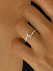 DIA DIAMONDS Pozłacany pierścionek z diamentami rozmiar: 52. Żółte pierścionki damskie DIA DIAMONDS, z diamentem, pozłacane. Za 279.78 zł.