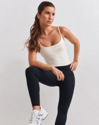 Damskie legginsy wysokostanowe kompresyjne invisible scrunch Sculpting czarne. Czarne legginsy damskie Aim'n, m, bez wzorów, z elastanu, z podwyższonym stanem, na fitness i siłownię. Za 523.00 zł.