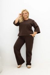 Komplet z bluzką 3/4 i spodniami na gumce Simple Routine czekoladowy Plus Size Oversize. Brązowe bluzki sportowe damskie Moda Size Plus Iwanek, l, z bawełny, bez kołnierzyka, bez ramiączek. Za 349.90 zł.