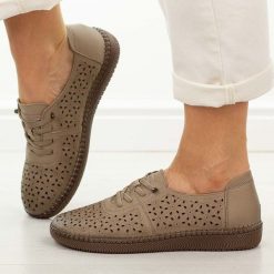 Khaki ażurowe skórzane półbuty damskie Potocki 15316. Brązowe półbuty damskie POTOCKI, w ażurowe wzory, z jeansu, casualowe, z okrągłym noskiem, bez obcasa, na płaskiej podeszwie. Za 219.00 zł.