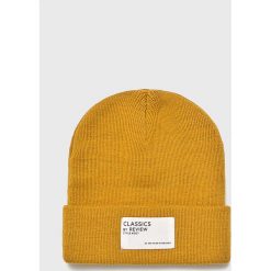 Review - Czapka. Żółte czapki męskie Review, na zimę, bez wzorów, z dzianiny. W wyprzedaży za 39.90 zł.