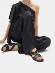 Lasocki Sandały CEO-EST-AFIONA-18 Czarny. Czarne sandały damskie Lasocki, bez wzorów, ze skóry, bez obcasa, na płaskiej podeszwie. Za 119.99 zł.