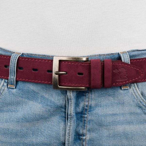 Pasek męski skórzany zamszowy skóra naturalna bordowy Beltimore W45 : Kolory - czerwony, Rozmiar pasków - r.105-120 cm. Czerwone paski męskie bez wzorów, ze skóry. Za 59.90 zł.