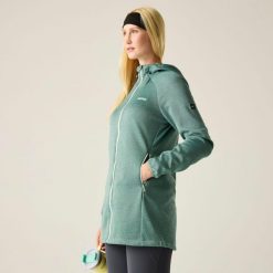 Bluza damska Bloomfield Long Line Fill z kapturem i zamkiem błyskawicznym. Zielone bluzy z kapturem damskie Regatta, z dzianiny. Za 349.99 zł.
