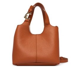 Torebka Coccinelle. Brązowe torebki klasyczne damskie Coccinelle, bez wzorów, bez dodatków. Za 1,209.00 zł.