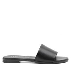 Klapki Lasocki. Czarne klapki damskie Lasocki, bez wzorów, bez obcasa. Za 99.99 zł.