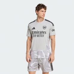 Koszulka bramkarska Arsenal FC 26/27. Szare t-shirty sportowe męskie Adidas, l, z dzianiny, bez ramiączek, do piłki nożnej, climacool (adidas). Za 439.00 zł.