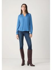 More & More Bluzka w kolorze błękitnym rozmiar: 40. Niebieskie bluzki damskie MORE & MORE, bez wzorów, bez kołnierzyka, bez ramiączek. Za 130.99 zł.