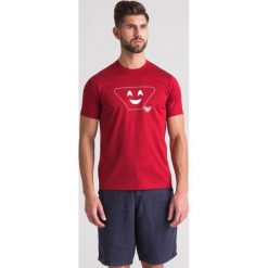 Bordowy t-shirt męski z białym nadrukiem - Bordowy. Czerwone t-shirty męskie Emporio Armani, l, bez wzorów, z bawełny, bez kołnierzyka. Za 175.60 zł.