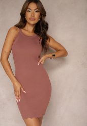 Ciemnoróżowa Sukienka Phelothee. Czerwone sukienki damskie Renee, bez wzorów, z dzianiny, bez kołnierzyka, bez ramiączek, mini, bodycon. W wyprzedaży za 38.49 zł.