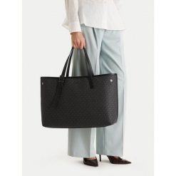 Torebka MICHAEL Michael Kors. Czarne torebki klasyczne damskie MICHAEL Michael Kors, bez wzorów, bez dodatków. Za 1,529.00 zł.