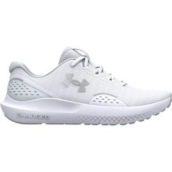 Buty sportowe dla kobiet UNDER ARMOUR UA CHARGED SURGE 4. Białe obuwie do biegania damskie Under Armour. Za 204.99 zł.
