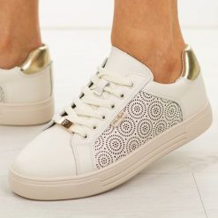 Beżowe skórzane półbuty damskie Filippo Dp7592/26. Brązowe półbuty damskie Filippo, w ażurowe wzory, z jeansu, eleganckie, z okrągłym noskiem, bez obcasa, na koturnie. W wyprzedaży za 192.72 zł.