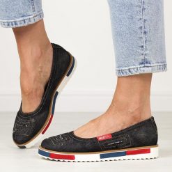 Czarne jeansowe półbuty damskie Jezzi 1735-4. Czarne półbuty damskie Jezzi, bez wzorów, z jeansu, eleganckie, z okrągłym noskiem, bez obcasa. Za 129.00 zł.