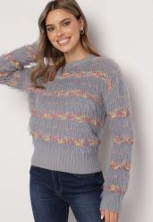 Ciemnoszary Sweter z Wełną w Paski o Fakturze Imitującej Pióra Lazina. Szare swetry klasyczne damskie Born2be, z wełny, bez kołnierzyka. Za 49.99 zł.