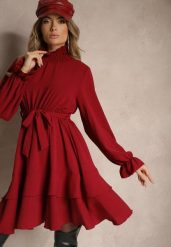 Bordowa Sukienka z Falbankami i Golfem z Gumką w Talii i Dodatkowym Wiązanym Paskiem Savire. Czerwone sukienki damskie Renee, na co dzień, bez wzorów, eleganckie, bez kołnierzyka, bez ramiączek, mini. W wyprzedaży za 62.99 zł.