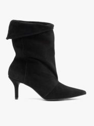 Czarne wyższe botki muszkieterki na szpilce. Czarne botki damskie Ryłko, z gumy, eleganckie, bez obcasa, na szpilce, bez zapięcia. Za 599.99 zł.