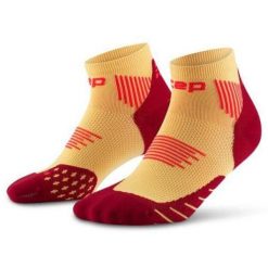 Damskie skarpety kompresyjne do biegania sportowe za kostkę Core Run CEP. Czerwone skarpetki damskie CEP, bez wzorów, z elastanu. Za 79.00 zł.