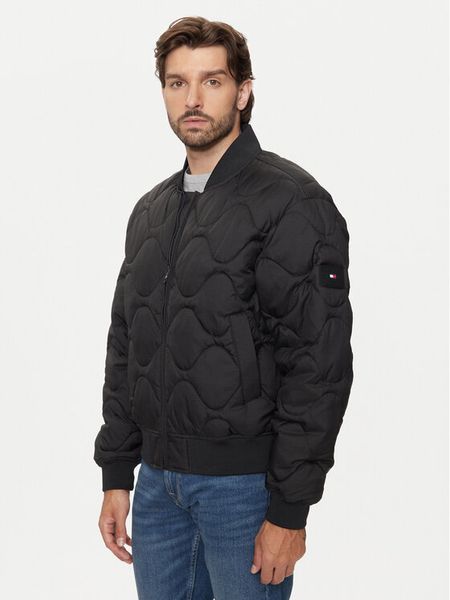 Tommy Hilfiger Kurtka bomber MW0MW37341 Czarny Regular Fit. Czarne kurtki męskie Tommy Hilfiger, m, bez wzorów, z syntetyku, bez kaptura. Za 759.99 zł.