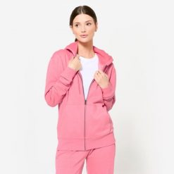 Bluza na zamek z kapturem damska Domyos Gym & Pilates. Czerwone bluzy sportowe damskie DOMYOS, m, bez wzorów, bez ramiączek, z kapturem. Za 109.99 zł.