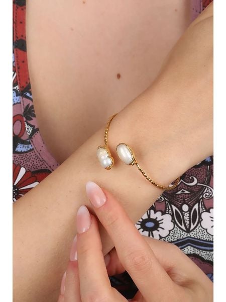 Pierres delicates Pozłacana bransoletka z perłami rozmiar: onesize. Białe bransoletki damskie Pierres delicates, pozłacane. Za 87.40 zł.