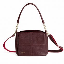 Skórzana torebka damska crossbody Solier FL50 CASSIA bordowa. Czerwone torebki klasyczne damskie bez wzorów, ze skóry, bez dodatków. Za 189.00 zł.