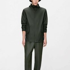 Kurtka RAINS FISHTAIL JACKET W3 Zielony. Zielone kurtki damskie Rains, s, bez wzorów, z syntetyku, bez kaptura. Za 274.99 zł.
