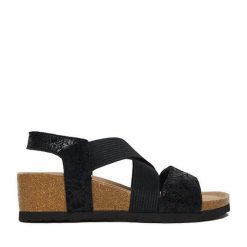 Sandały Go Soft. Czarne sandały damskie GO SOFT, bez wzorów, bez obcasa, na koturnie. Za 159.99 zł.