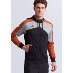Kurtka z kapturem Erima Premium One 2.0. Czarne kurtki męskie Erima, bez wzorów, sportowe, z kapturem. W wyprzedaży za 240.30 zł.