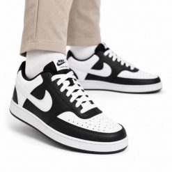 Buty męskie sportowe do chodzenia Nike COURT VISION LO. Białe buty sportowe na co dzień męskie Nike, z jeansu, bez zapięcia, trekkingowe, nike court. Za 329.00 zł.